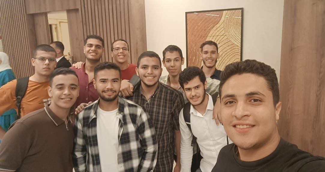 Group photo of Yosef Beder with the other top national students